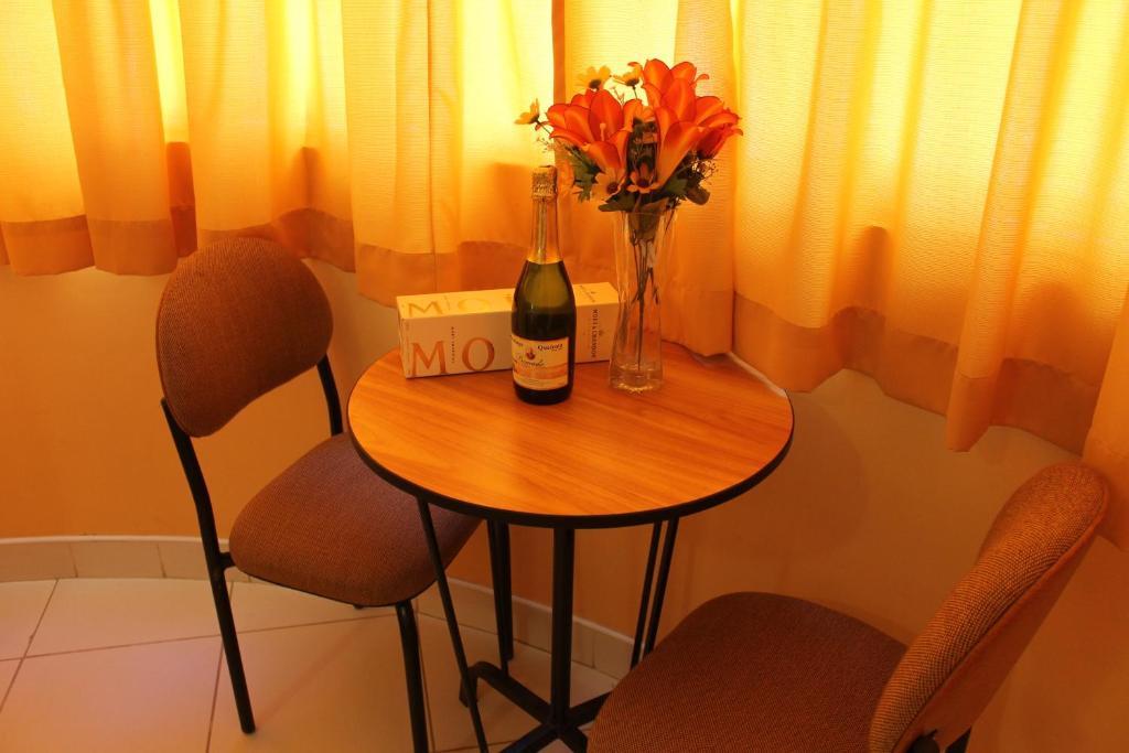 Hotel Y Restaurante Roma إِكا المظهر الخارجي الصورة